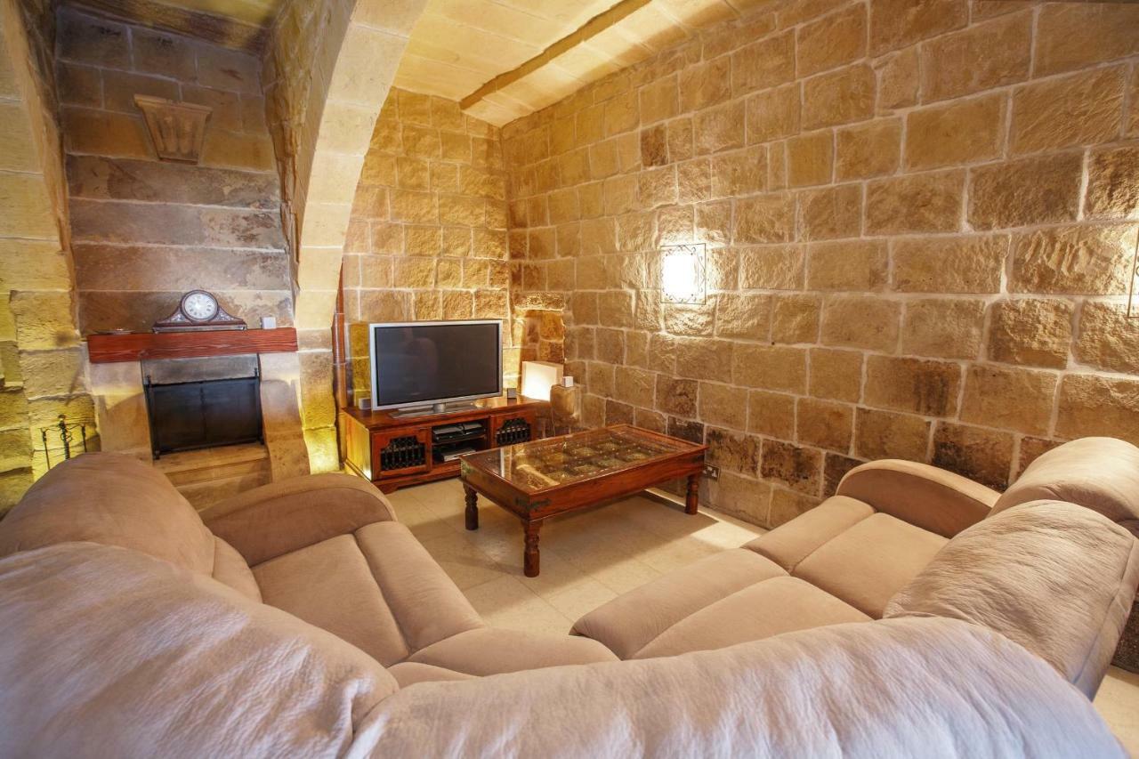 Il-Veduta Holiday Farmhouse With Sunny Private Pool In Island Of Gozo Għarb Esterno foto